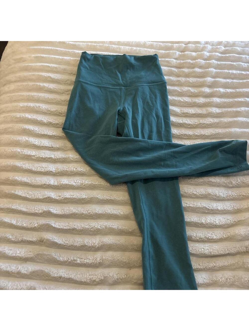 Lululemon Women's Blue and Green Legging